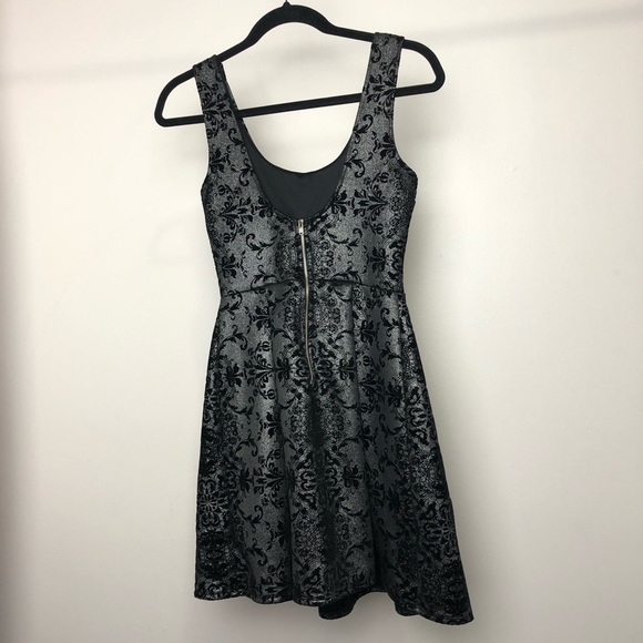 Gothic Dress - Picture 3 of 3